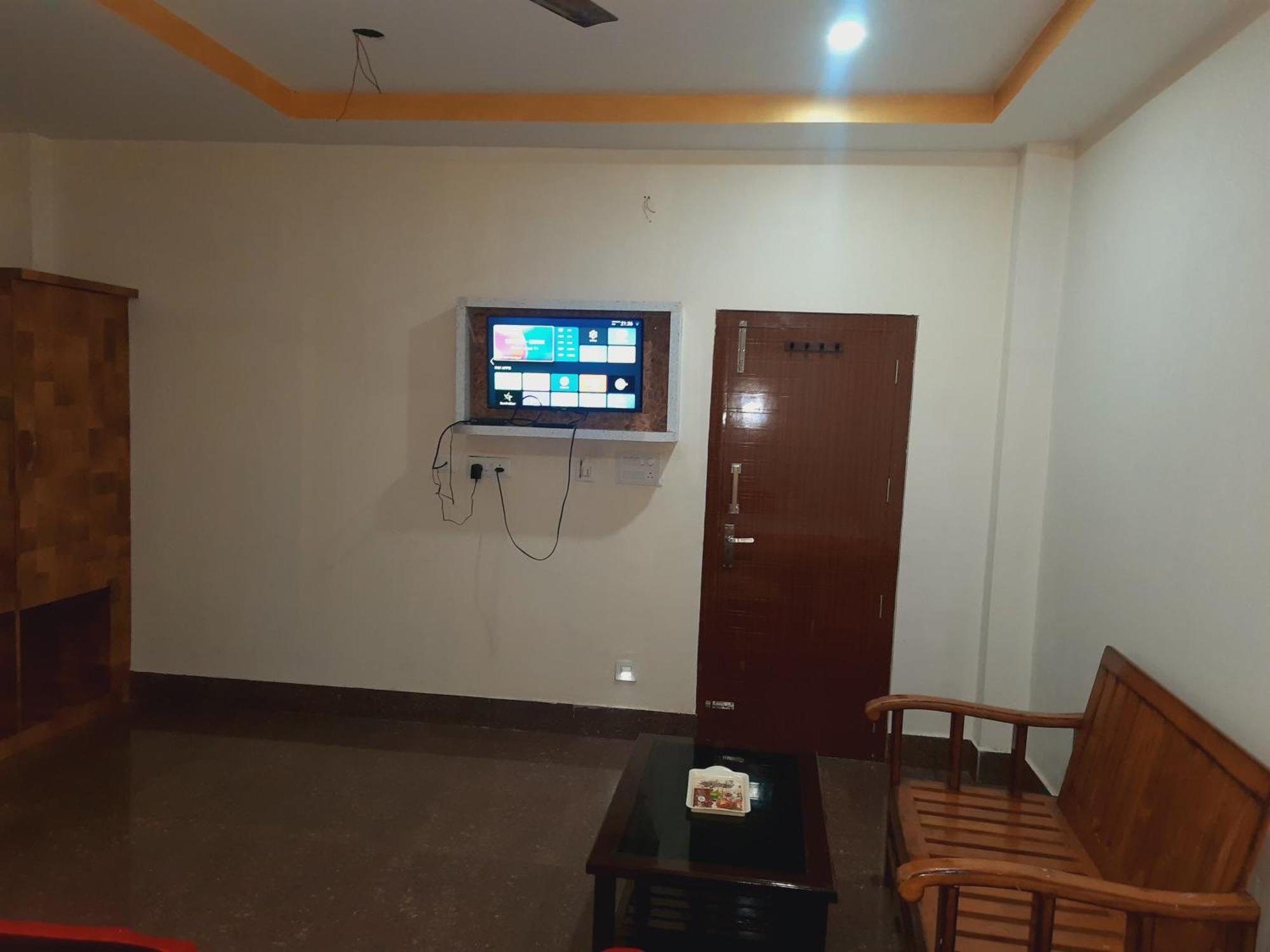 Hotel Knight Inn Airport Гувахати Экстерьер фото
