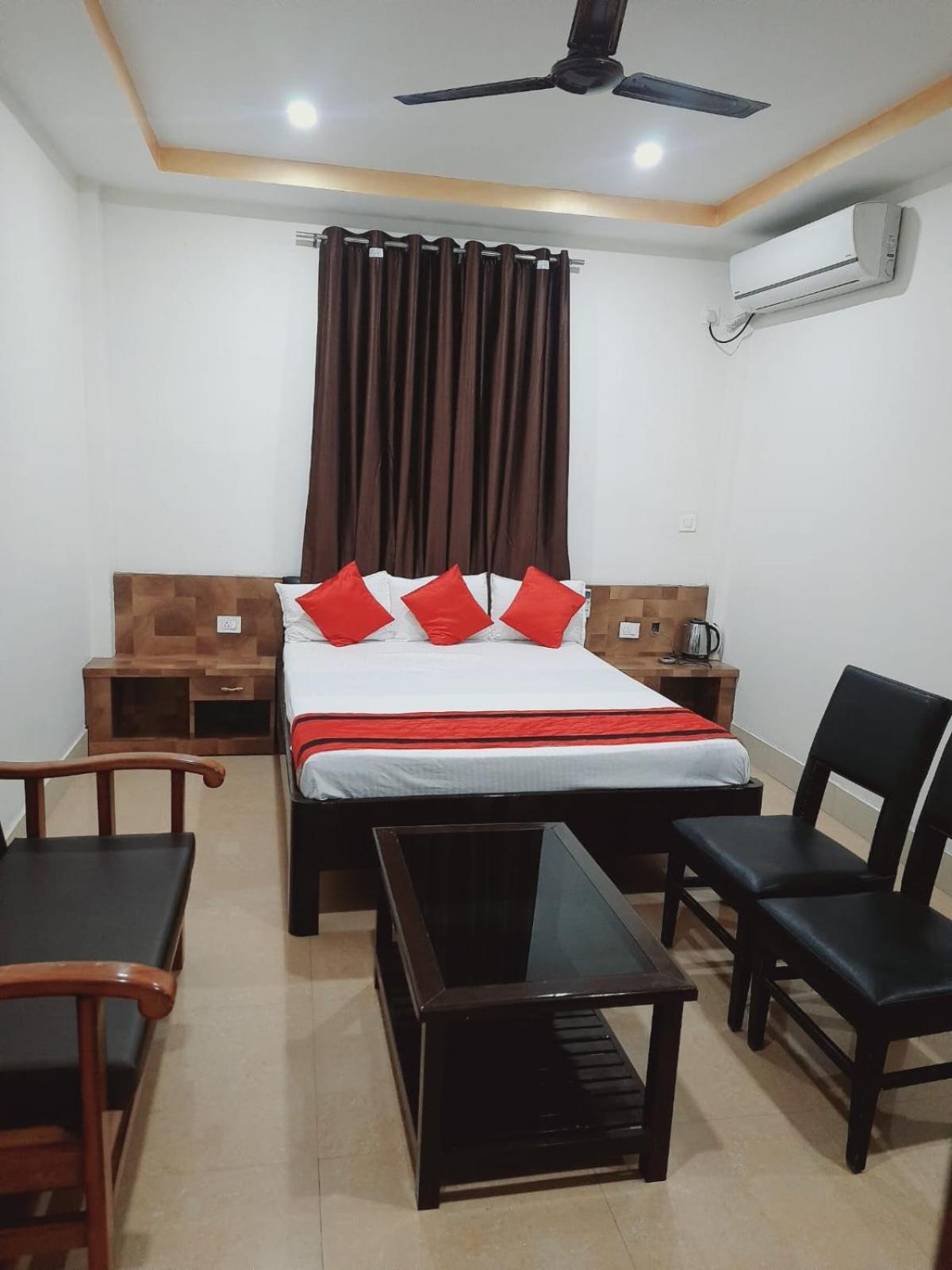 Hotel Knight Inn Airport Гувахати Экстерьер фото